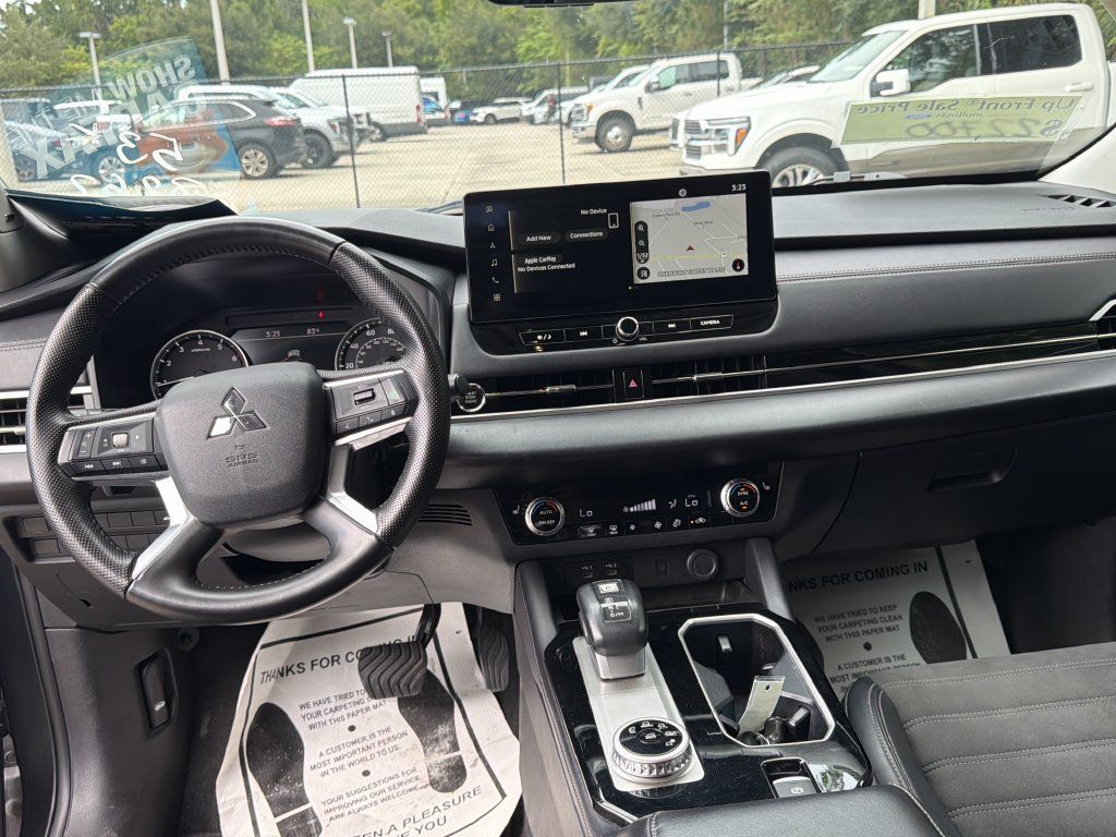 Used 2025 Mitsubishi Outlander SE FWD image 7