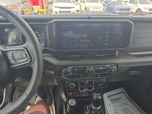 Used 2024 Jeep Wrangler Unlimited Rubicon 4xe AWD/4WD image 19