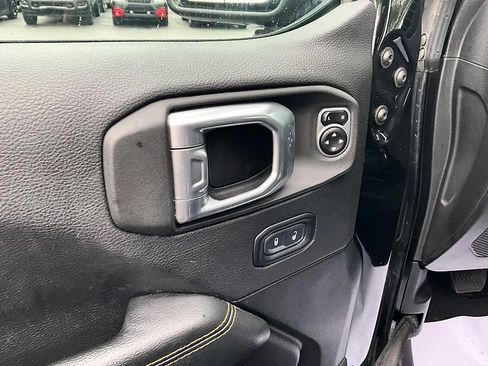 Used 2021 Jeep Gladiator Overland AWD/4WD image 12