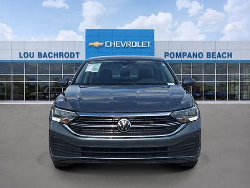 Used 2022 Volkswagen Jetta SE w/ Panoramic Sunroof Package FWD image 2