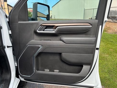 Used 2025 Chevrolet Silverado 2500 LT w/ Convenience Package AWD/4WD image 18