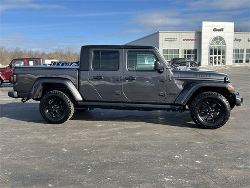 Certified 2022 Jeep Gladiator Willys image 41