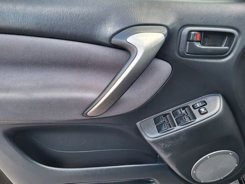 Used 2005 Toyota RAV4 4WD image 18