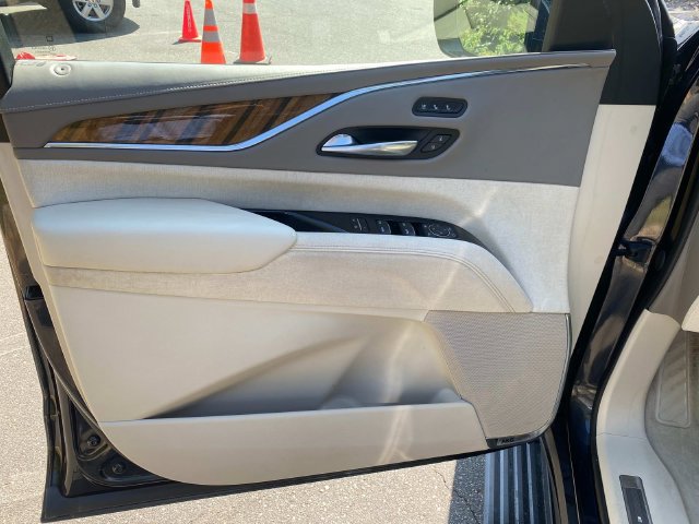 Used 2021 Cadillac Escalade ESV Premium Luxury Platinum AWD/4WD image 13