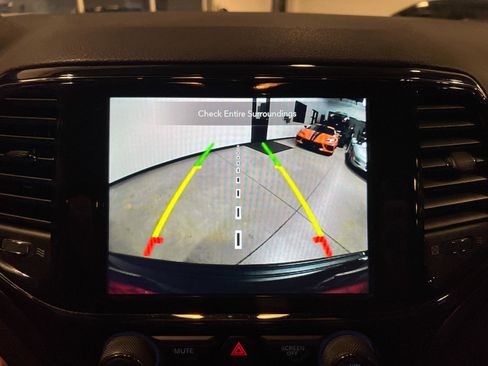 Used 2022 Jeep Grand Cherokee Laredo X image 18