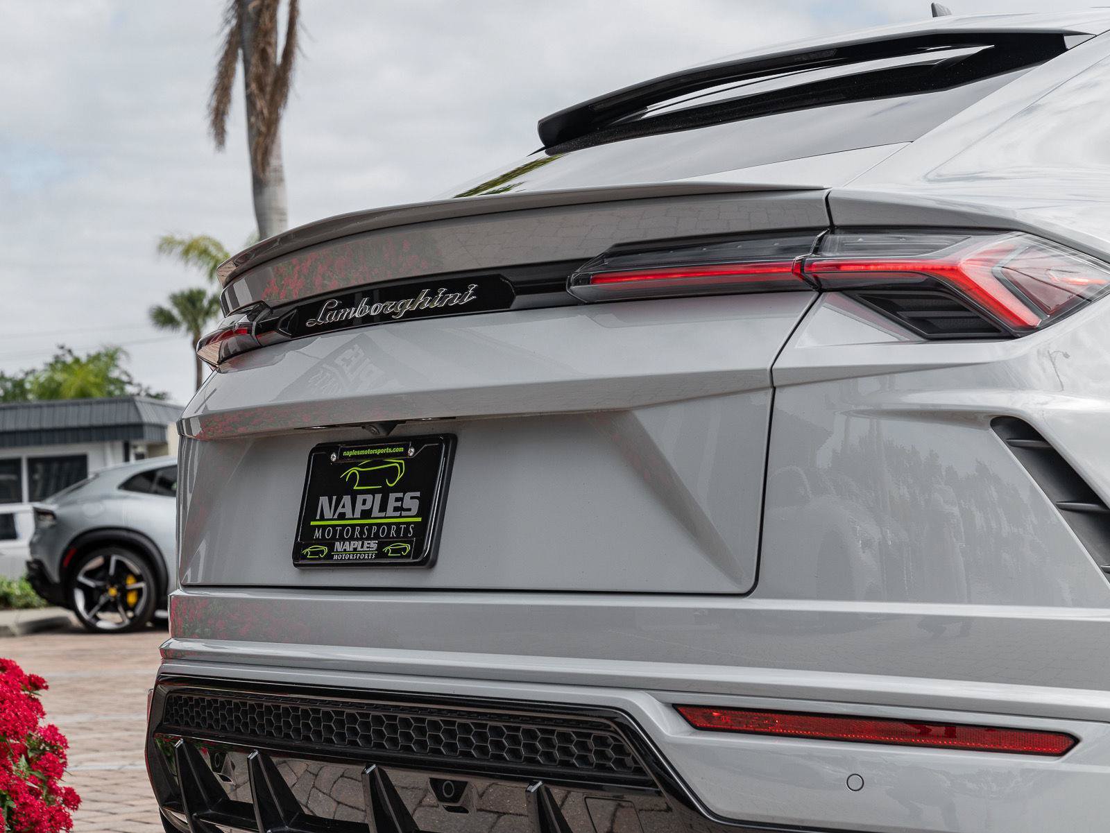 Used 2022 Lamborghini Urus AWD/4WD image 11