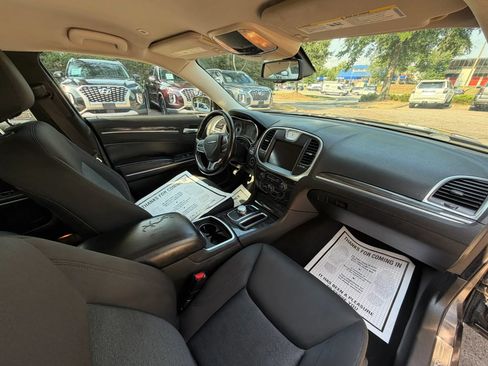 Used 2019 Chrysler 300 Touring w/ Sport Appearance Package RWD image 10