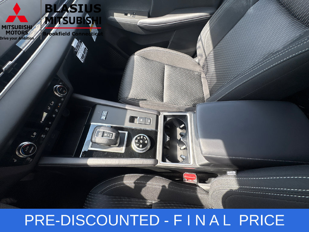 Used 2025 Mitsubishi Outlander ES AWD/4WD image 25