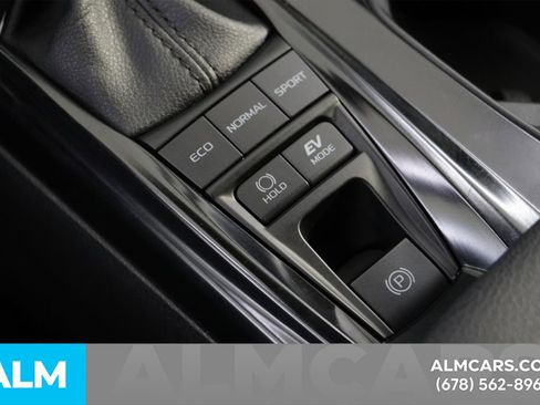 Used 2025 Toyota Camry SE image 39