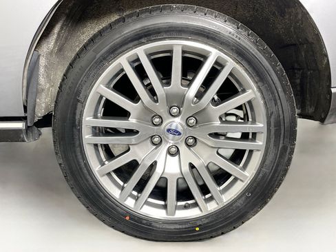 Used 2024 Ford Expedition Limited image 11