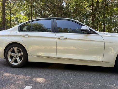 Used 2013 BMW 320i Sedan RWD image 4