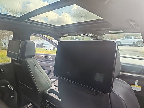 New 2026 Chevrolet Suburban High Country image 23