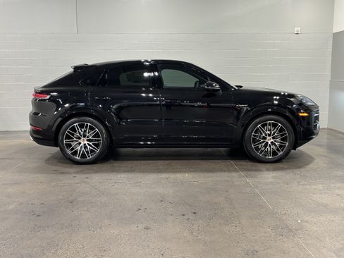 New 2026 Porsche Cayenne E-Hybrid Coupe AWD/4WD image 8