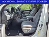 Used 2020 Toyota Highlander LE image 3