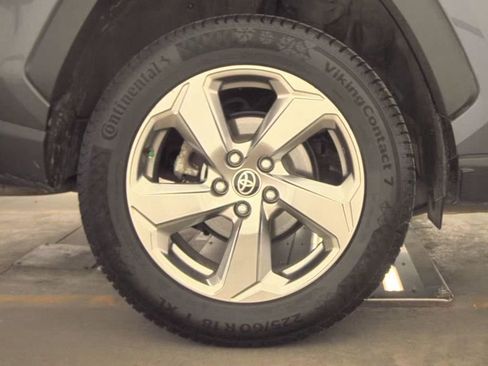 Used 2021 Toyota RAV4 Limited image 18