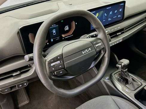 Used 2025 Kia K4 LXS image 18