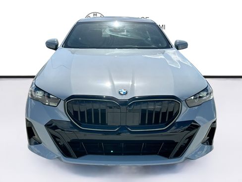 Used 2025 BMW 530i w/ M Sport Package RWD image 2