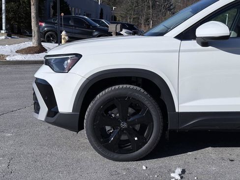 New 2026 Volkswagen Taos SEL image 9