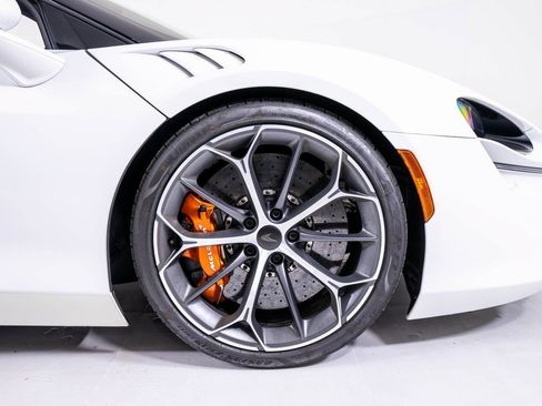 Used 2025 McLaren Artura Spider RWD image 17