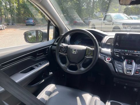 Used 2023 Honda Odyssey Touring image 7