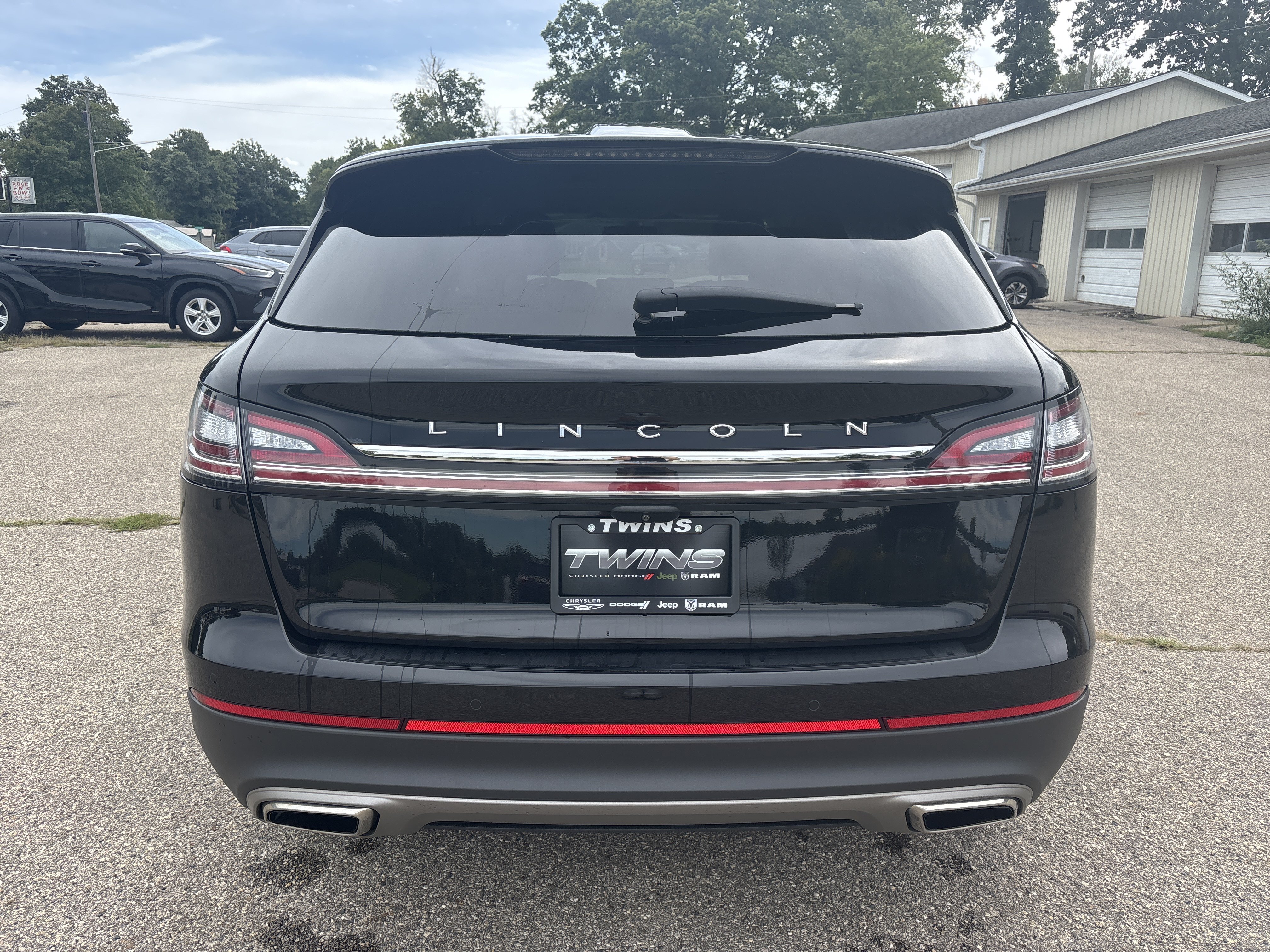Used 2022 Lincoln Nautilus AWD image 4