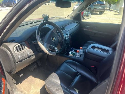 Used 2011 Chevrolet Suburban LT w/ Luxury Package AWD/4WD image 10