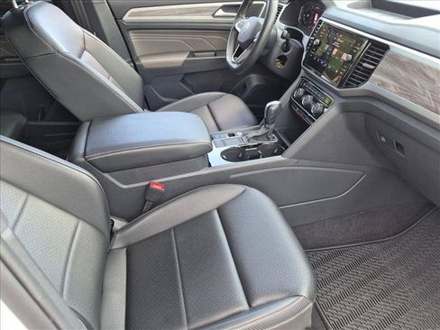 Used 2022 Volkswagen Atlas Cross Sport SE FWD image 19