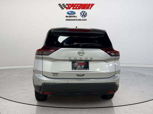 Used 2024 Nissan Rogue S FWD image 7