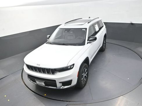 Used 2023 Jeep Grand Cherokee L Limited w/ Trailer Tow Group (B) AWD/4WD image 14