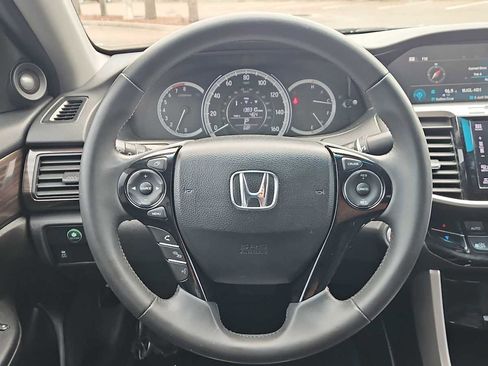 Used 2017 Honda Accord EX-L image 11