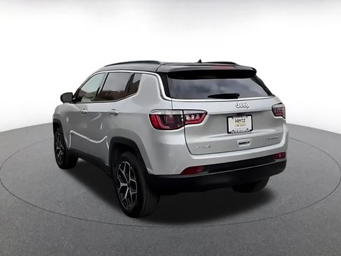 Used 2025 Jeep Compass Limited image 12