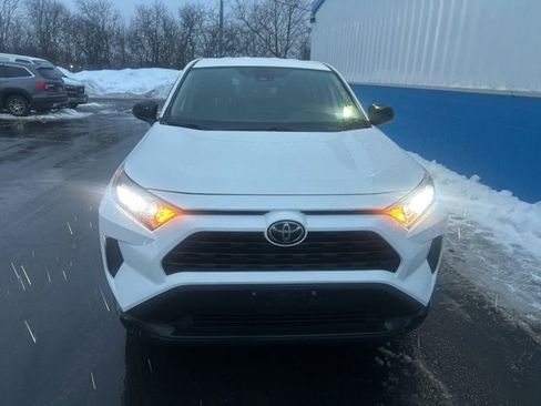 Used 2022 Toyota RAV4 LE image 3