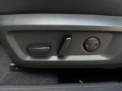 Used 2026 Nissan Rogue SV FWD image 11