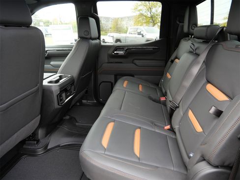 New 2026 GMC Sierra 1500 AT4 w/ Technology Package image 6