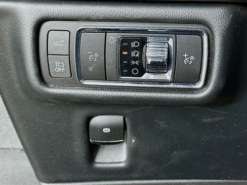 Used 2023 Lincoln Nautilus FWD w/ Premium Package image 17