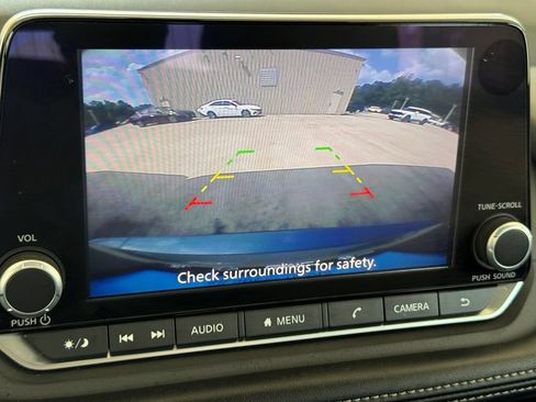 Used 2024 Nissan Rogue SV FWD image 5