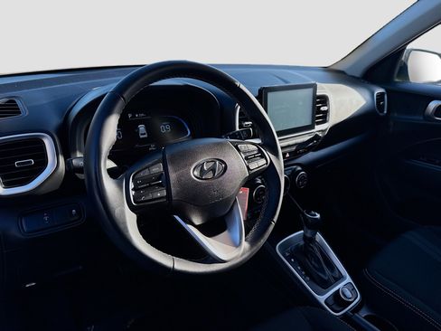 Used 2023 Hyundai Venue SEL image 3