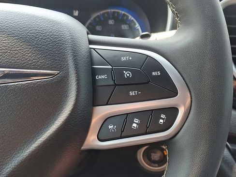 Used 2025 Chrysler Pacifica Select FWD image 22