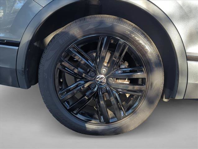 Used 2022 Volkswagen Tiguan SE R-Line FWD image 8