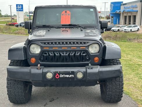 Used 2008 Jeep Wrangler Unlimited Sahara w/ Trailer Tow Group AWD/4WD image 2