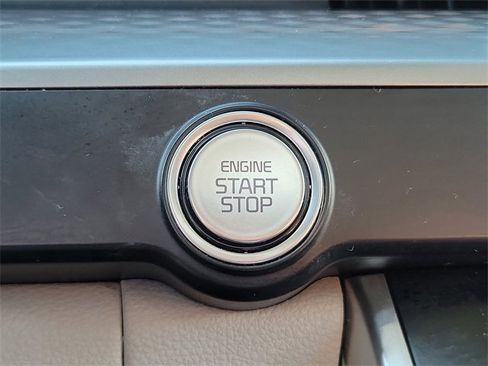 Certified 2024 Kia Carnival LX image 30