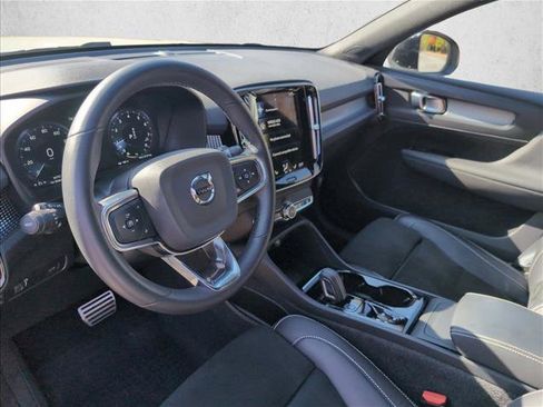 Used 2022 Volvo XC40 T5 R-Design w/ Climate Package image 9