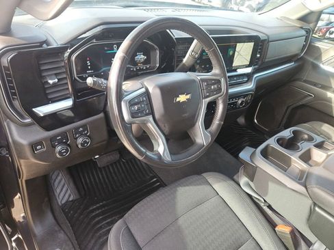 Used 2022 Chevrolet Silverado 1500 LT image 4