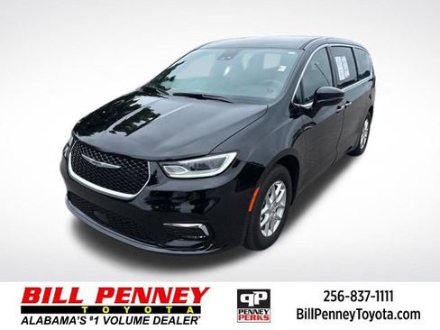 Used 2025 Chrysler Pacifica Select FWD image 1