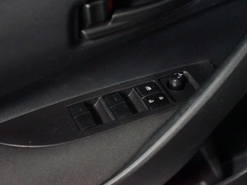 Used 2025 Toyota Corolla LE FWD image 28