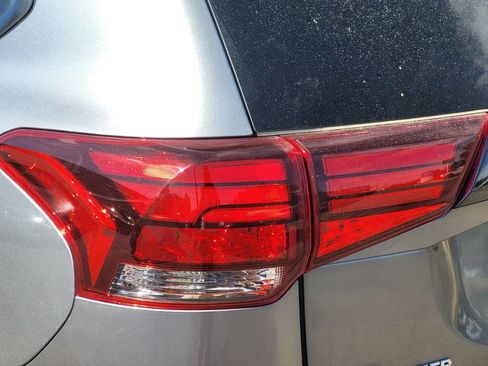 Used 2022 Mitsubishi Outlander LE AWD/4WD image 13