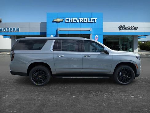 New 2026 Chevrolet Suburban Premier w/ Sun And Tow Package AWD/4WD image 4