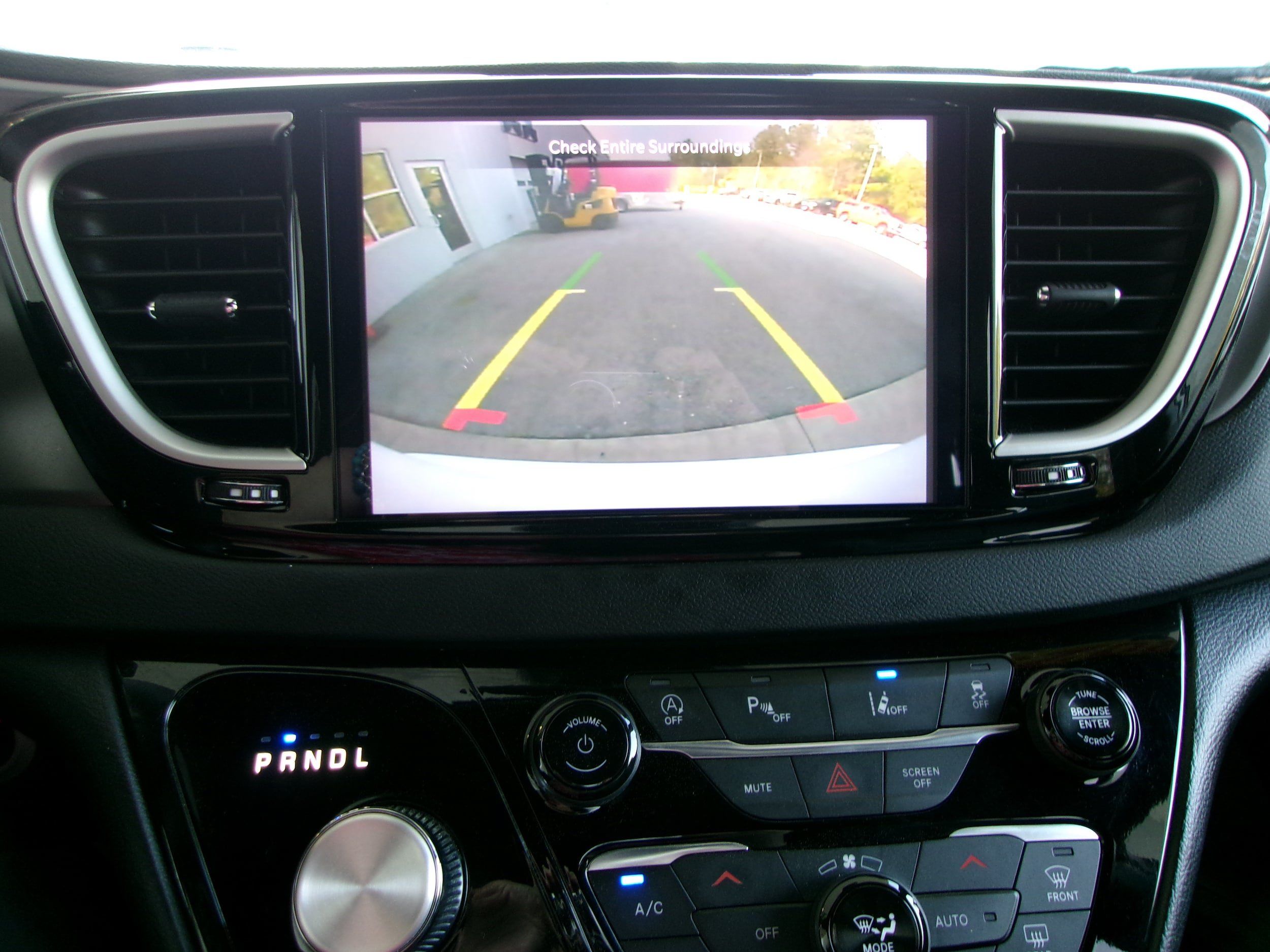Used 2025 Chrysler Pacifica Select FWD image 16