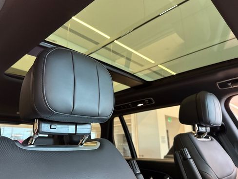 New 2026 Land Rover Range Rover Long Wheelbase SE AWD/4WD image 17