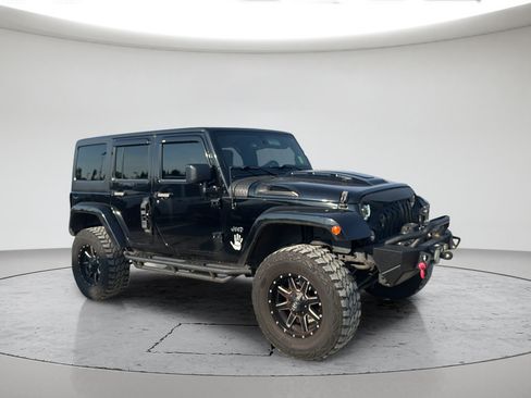 Used 2015 Jeep Wrangler Unlimited Sahara w/ Max Tow Package AWD/4WD image 2